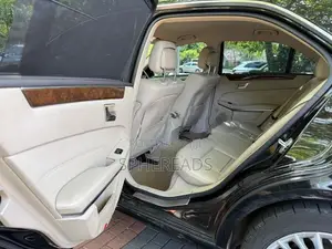 Mercedes Benz E300 Eliganze Model 2014