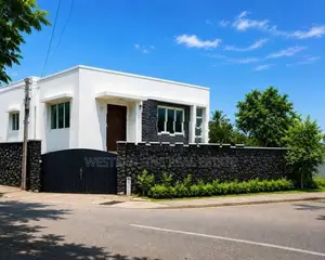 Restaurant or Showroom Space For Rent in Colombo 5