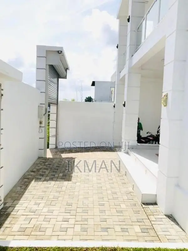 Luxury 3 Storey House for Sale in Kandana