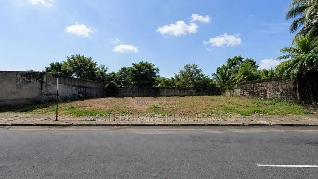 Colombo 7 Prime Location 40FT Road Facing Land For Sale