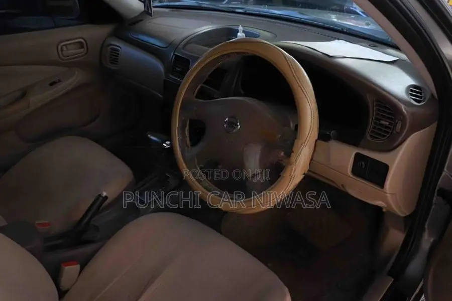 Nissan N 16 2010