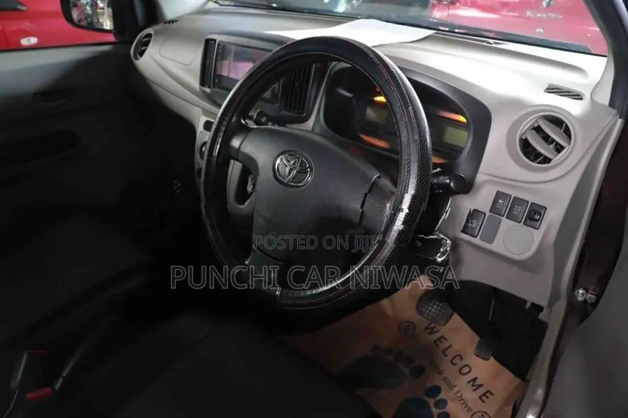 Toyota Pixis 2016