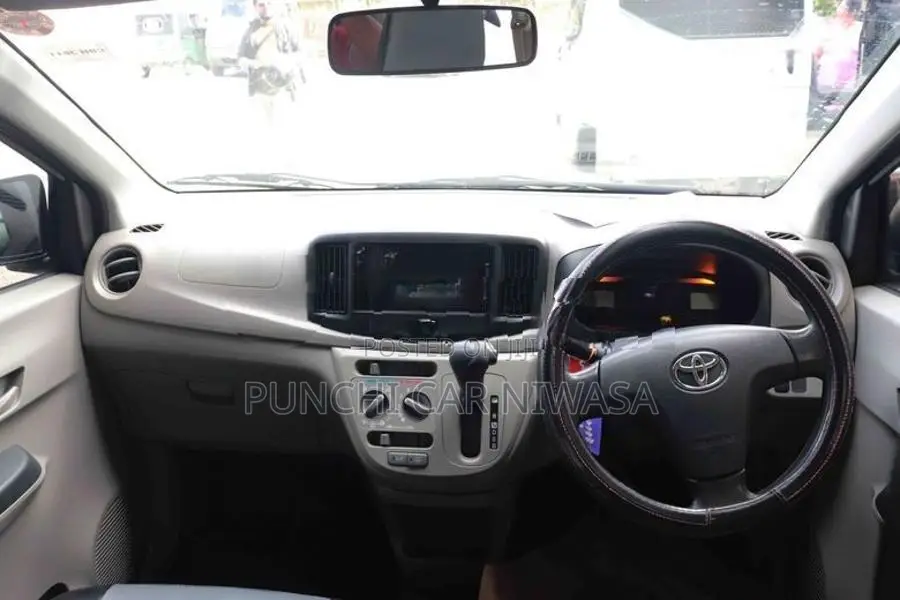 Toyota Pixis 2016