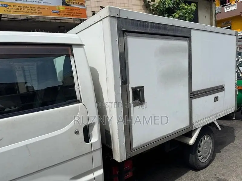 Mazda Bongo 2017