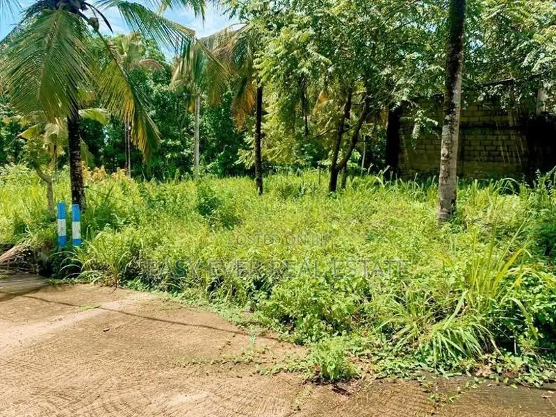 වටිනා බිම්කොටස පර්චස් 7.6 ගනේමුල්ල