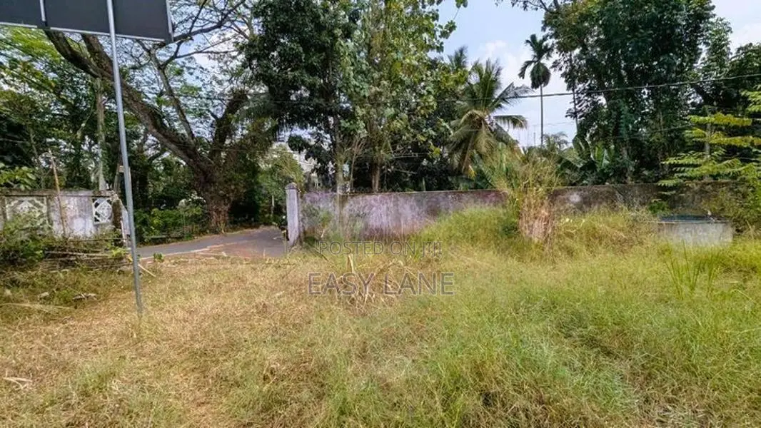 යක්කල නගරයෙන් ඉඩමක්