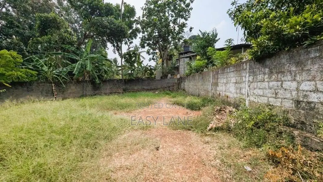 යක්කල නගරයෙන් ඉඩමක්