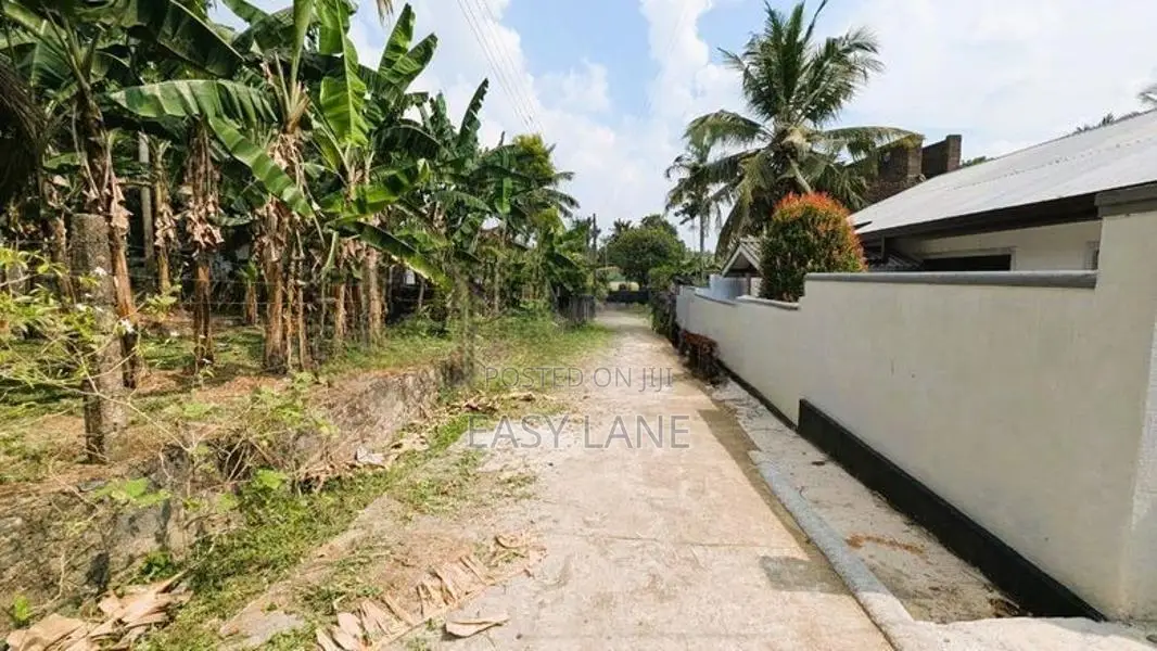 වැලිවේරිය නගරයට ආසන්නයෙන් වටිනා බිම් කොටසක්