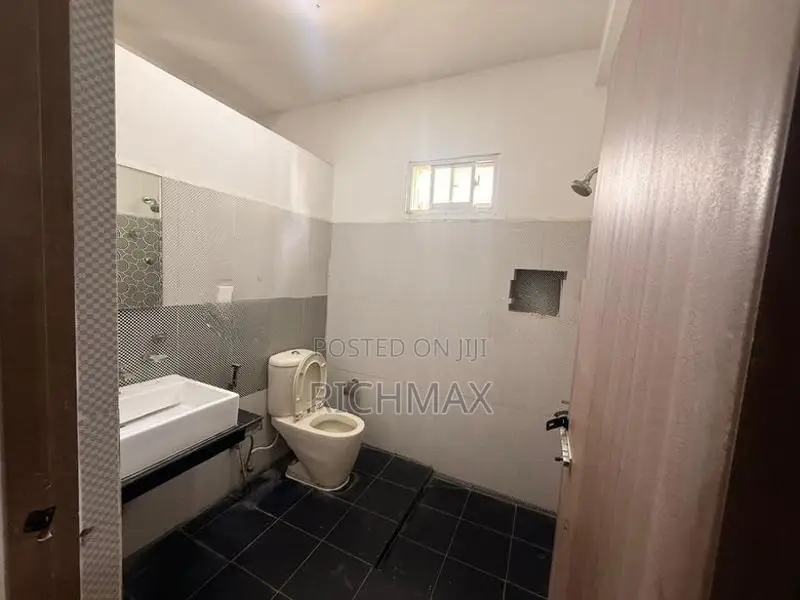 2nd floor office space for rent in Colombo 03
