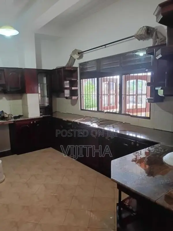 Up stair unit for rent