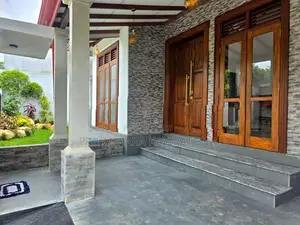 වාස්තු විද්‍යානුකූලව ඉදිකළ අලංකාර අලුත්ම නිවස විකිනීමට - කහතුඩුව