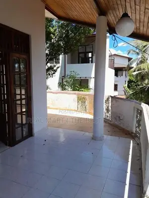 BATTARAMULLA : 4-BR (12P) PRIME 2-STORY HOUSE FOR RENT IN SUBUTHIPURA