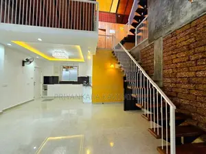 වෙනස්ම නිර්මානයක් ලෙස ඉදිකල අලුත්ම දෙමහල් නිවස විකිනීමට -කැස්බෑව