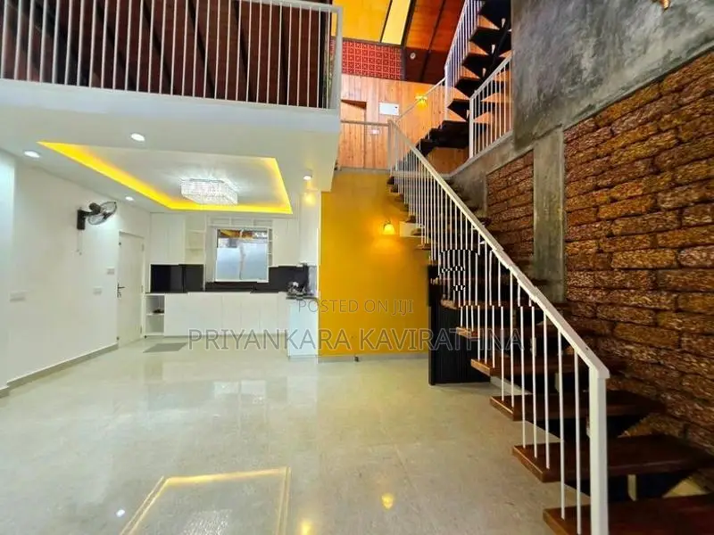 වෙනස්ම නිර්මානයක් ලෙස ඉදිකල අලුත්ම දෙමහල් නිවස විකිනීමට -කැස්බෑව