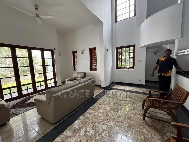 House with fully Solar powered for rent in Thalawathugoda