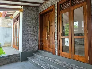 වාස්තු විද්‍යානුකූලව ඉදිකළ අලංකාර අලුත්ම නිවස විකිනීමට - කහතුඩුව