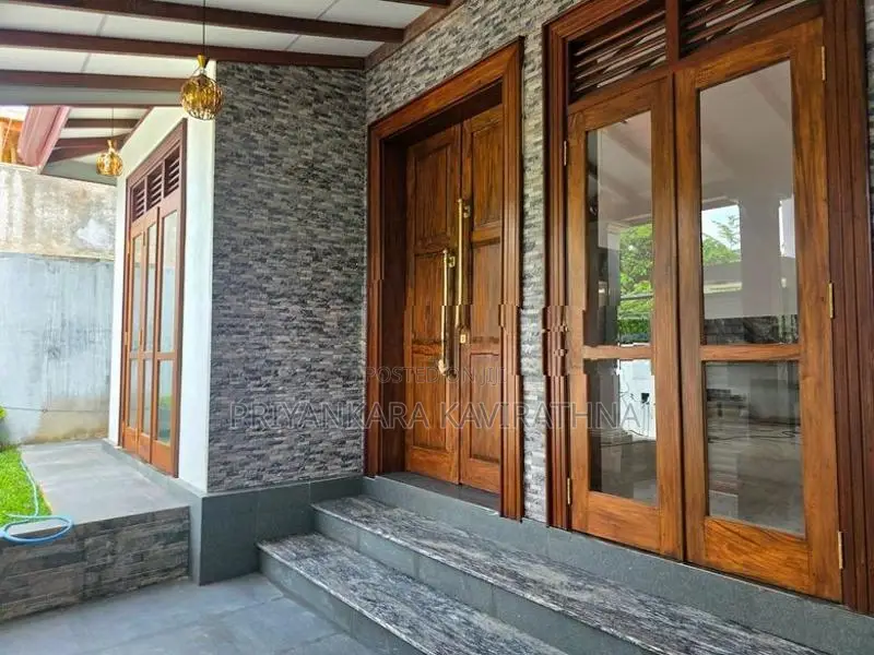 වාස්තු විද්‍යානුකූලව ඉදිකළ අලංකාර අලුත්ම නිවස විකිනීමට - කහතුඩුව