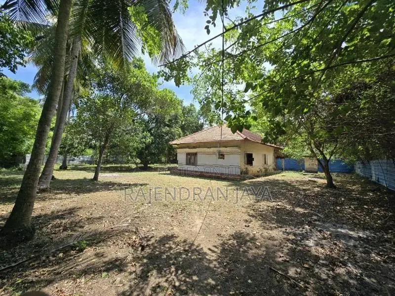 House with 5.75 Perch Land for Sale in Vaddukkodai