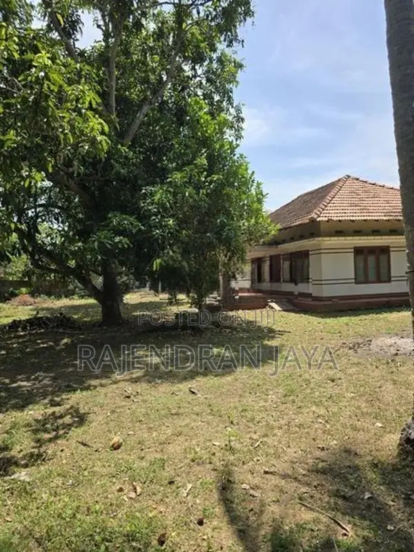 House with 5.75 Perch Land for Sale in Vaddukkodai