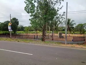 අනුරාධපුර පුත්තලම් ප්‍රධාන බස් පාරට මුහුණලා අගනා ඉඩමක්