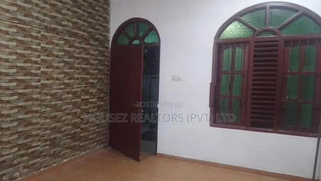 Single-Storey House for Sale in Wellampitiya