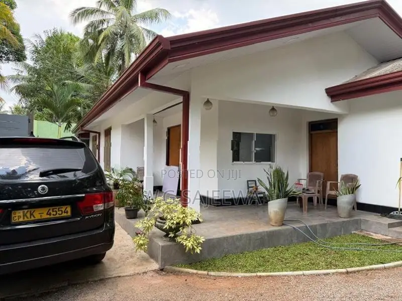House for sale in gampaha near paddy field