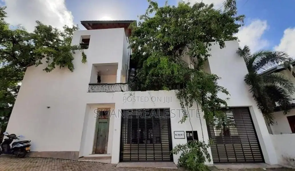 Luxury 3 Storey House for Sale in Nugegoda