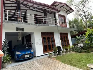 Tow Story Luxury House අවිස්සාවේල්ල