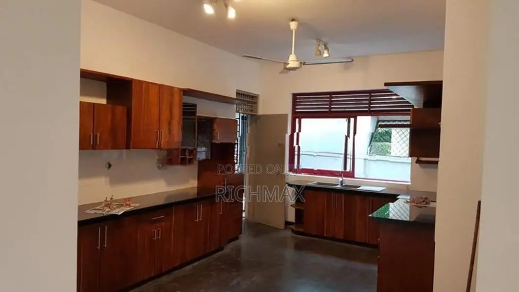 A beautiful Two storied house for rent in Battaramulla
