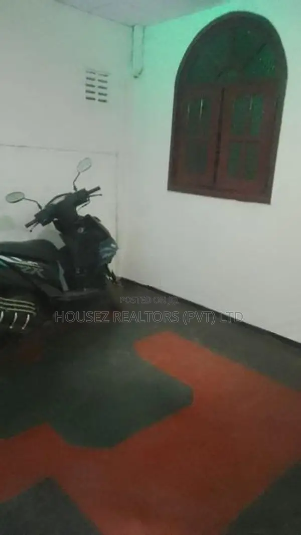 Single-Storey House for Sale in Wellampitiya