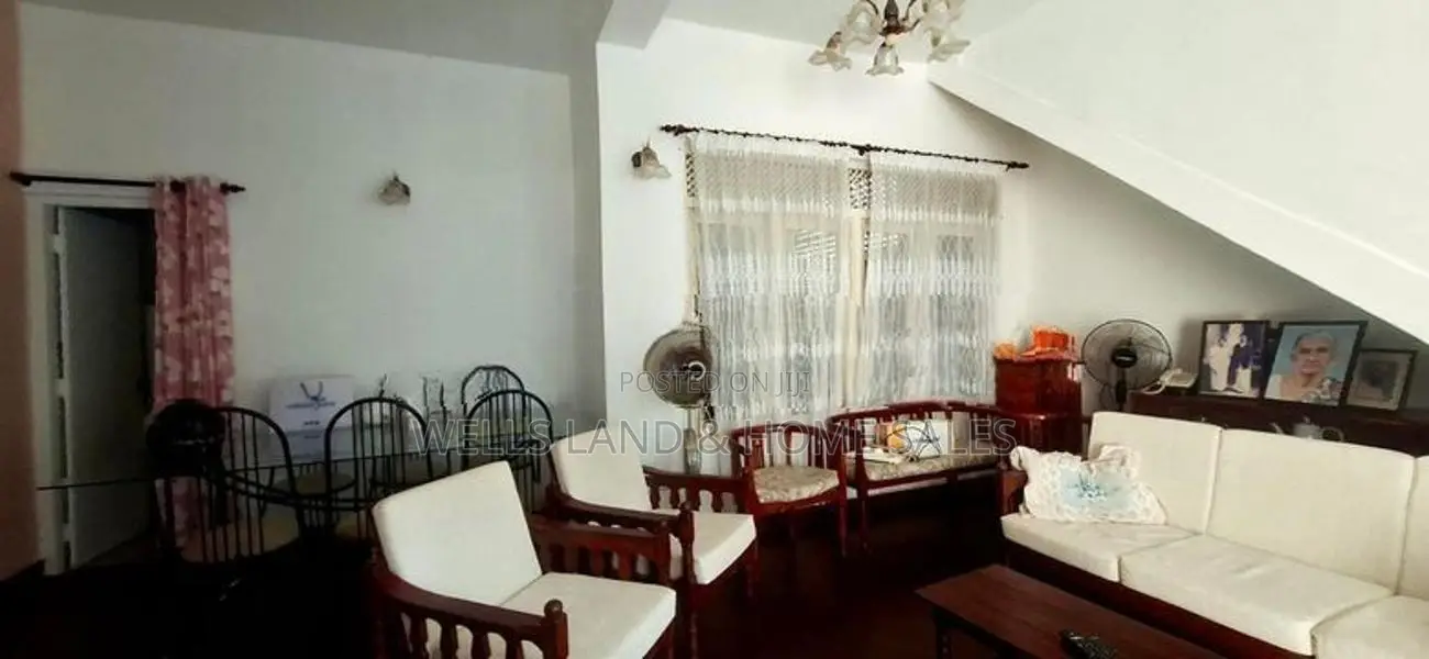 Two Storied House For Rent - Colombo 5