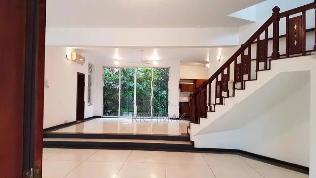 A beautiful Two storied house for rent in Battaramulla