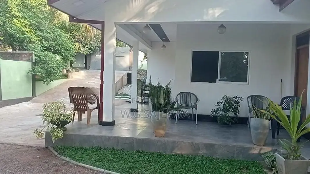 House for sale in gampaha near paddy field