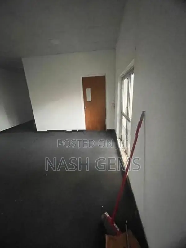 1st Floor and 2nd for Rent, colombo 03 Galle Road Facing