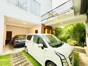 Luxury Thalawathugoda 3 BR House For Sale in Kalalgoda