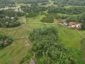 ඉමදුවෙන් අගනා බිම් කොටස්