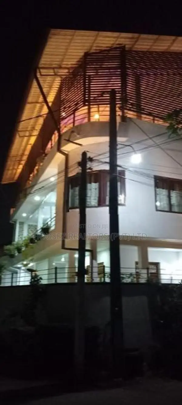 Luxury 3-Storey House for Sale – Morawatta
