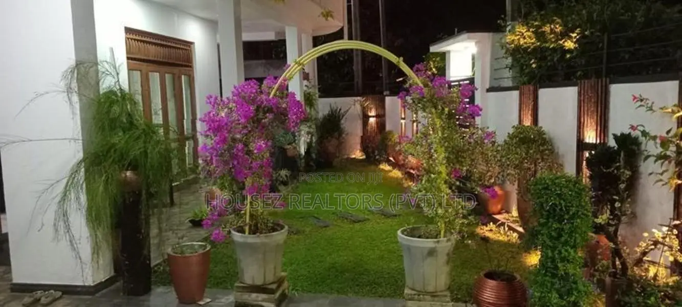 Luxury 3-Storey House for Sale – Morawatta