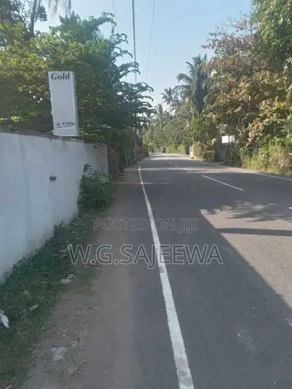 8/7/7 perchs land for sale in Thangalla