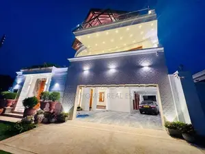 BatUltra-Luxury Mansion for Sale in Jayanthipura
