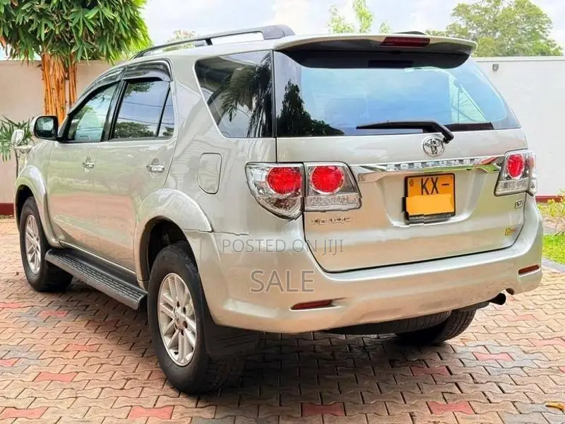 Toyota Fortuner 2013