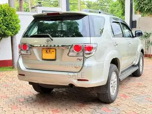 Toyota Fortuner 2013