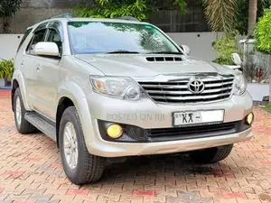 Toyota Fortuner 2013
