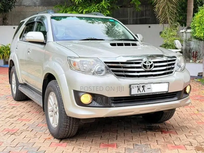 Toyota Fortuner 2013