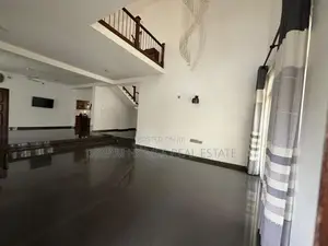 Spacious Luxury 3-Storey House for Rent – Pannipitiya