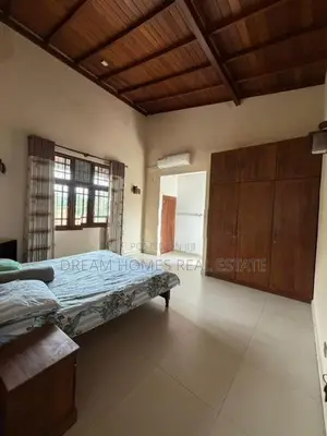 Spacious Luxury 3-Storey House for Rent – Pannipitiya