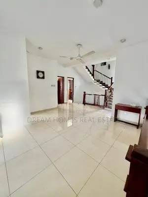 Spacious Luxury 3-Storey House for Rent – Pannipitiya