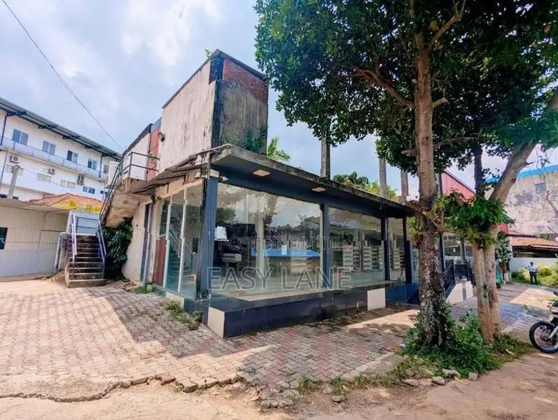 වේයන්ගොඩ නගර මධ්‍යයෙන්සුපිරි වෙලඳසැල