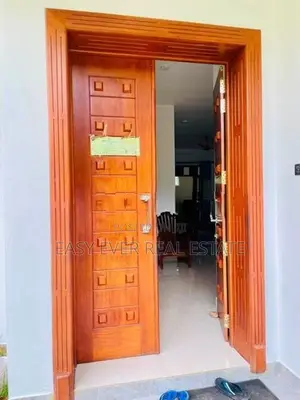 කඩුවෙල – නවගමුවෙන් කාපට් පාරට මුහුණලා අංගසම්පූර්ණ නිවසක්