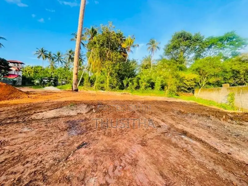 Yakkala Valuable Land for Sale